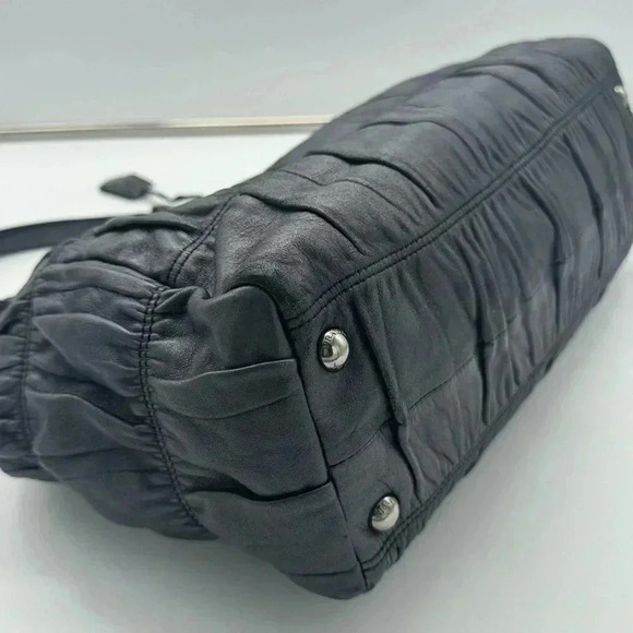 Prada Nappa Guaffre Bag + 🆓 ENTRUPY COA - Picture 17 of 17